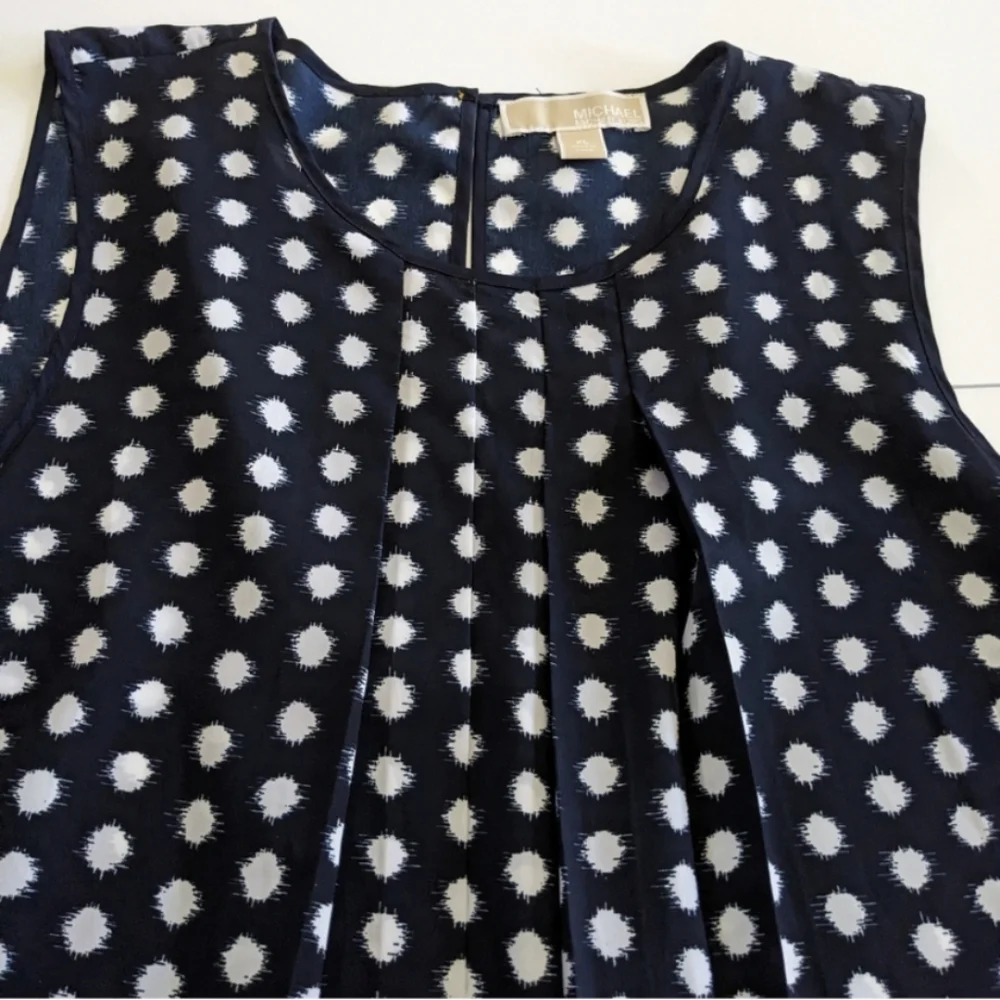 Michael Kors Blouse Shell Navy Blue White Polk-a-dot Tank Pleated Sleeve…